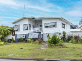 91 Sandy Point Road with Wifi Boat Parking and Air Con, Corlette